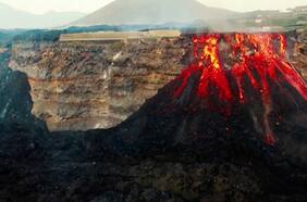 Ríos de lava siguen cayendo al mar en La Palma
