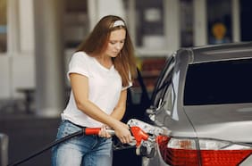 Hasta $300 por litro: conoce los descuentos en bencina disponibles en julio