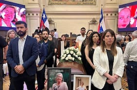 Frente Amplio despide a diputada Mercedes Bulnes con sentido homenaje en el ex Congreso de Santiago