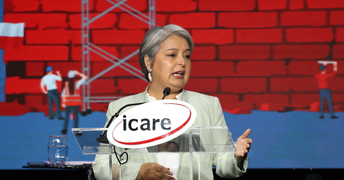 Sin mayores polémicas y lapsus en la apertura de su exposición: el desempeño de Jeannette Jara en Enade