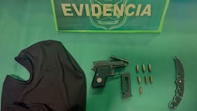 Una pistola y un arma blanca: lo que Carabineros encontró en un auto antes de detener a cinco sujetos en Malloco