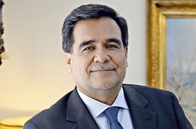 Gobierno ratifica por un nuevo período a Fernando Barraza en la dirección del SII