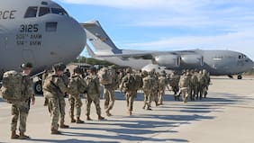 Estados Unidos ordena despliegue de más de dos mil paracaidistas en Medio Oriente ante posible escalada militar contra Irán
