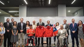 Team ParaChile recibe la bandera que será portada en la inauguración de los Juegos Parapanamericanos Juveniles