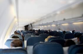 ¿Viajas? Ocho productos que mejorarán tu experiencia arriba de un avión