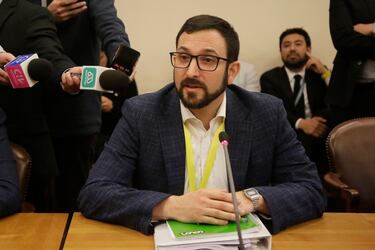 Miguel Crispi, jefe de los asesores del Segundo Piso de La Moneda, llegó al Congreso Nacional este lunes para presentarse en la comisión especial investigadora de la Cámara de Diputados por líos de platas