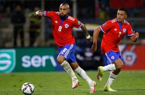 Alexis Sánchez y Arturo Vidal integran lista de los 100 mejores futbolistas del siglo XXI