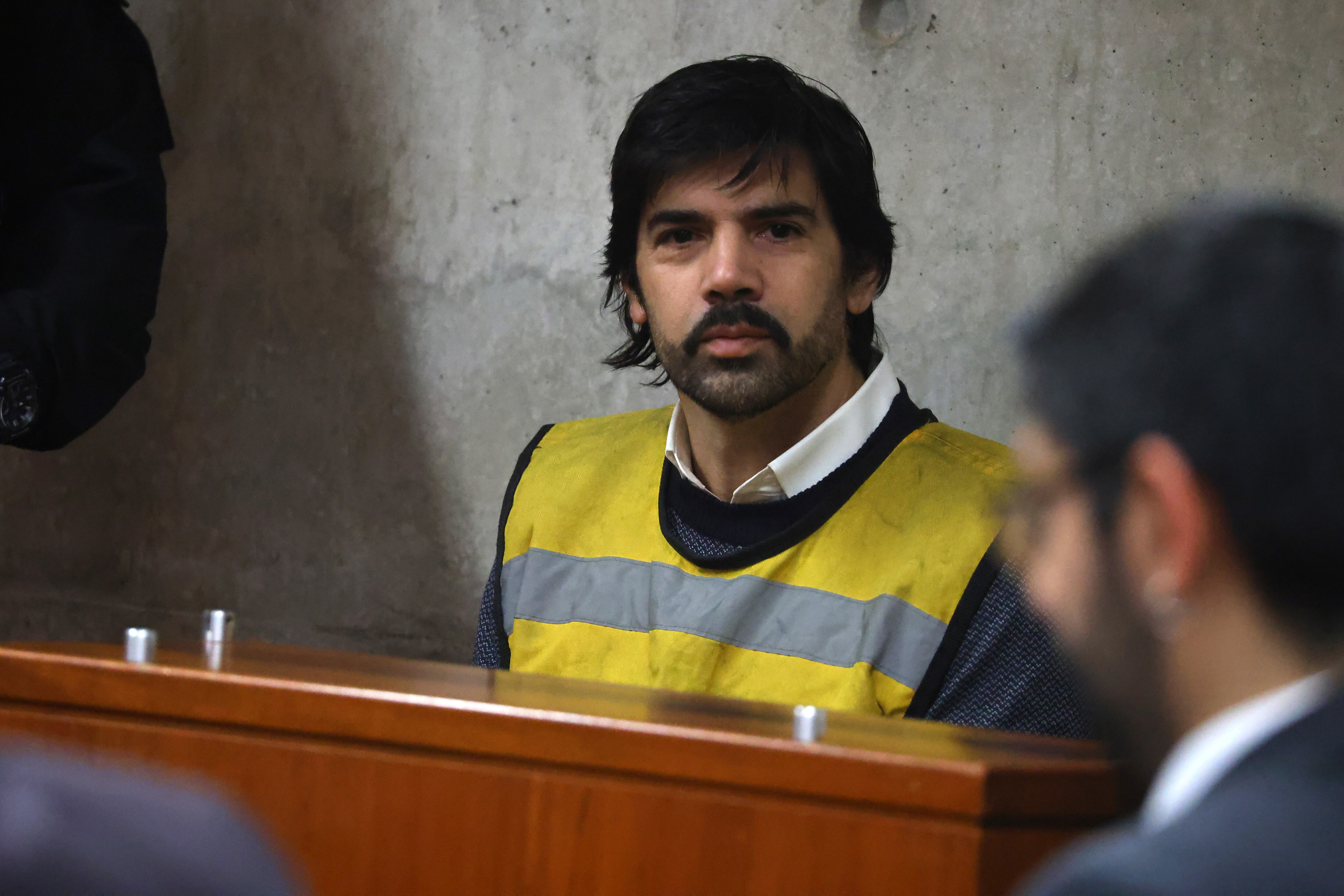 Exdiputado Joaquín Lavín logra revertir su prisión preventiva y quedará con arresto domiciliario total