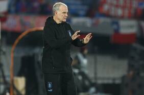 Histórico colombiano critica el estilo de juego de Bielsa en Uruguay: “Eso no se puede hacer en las Eliminatorias”