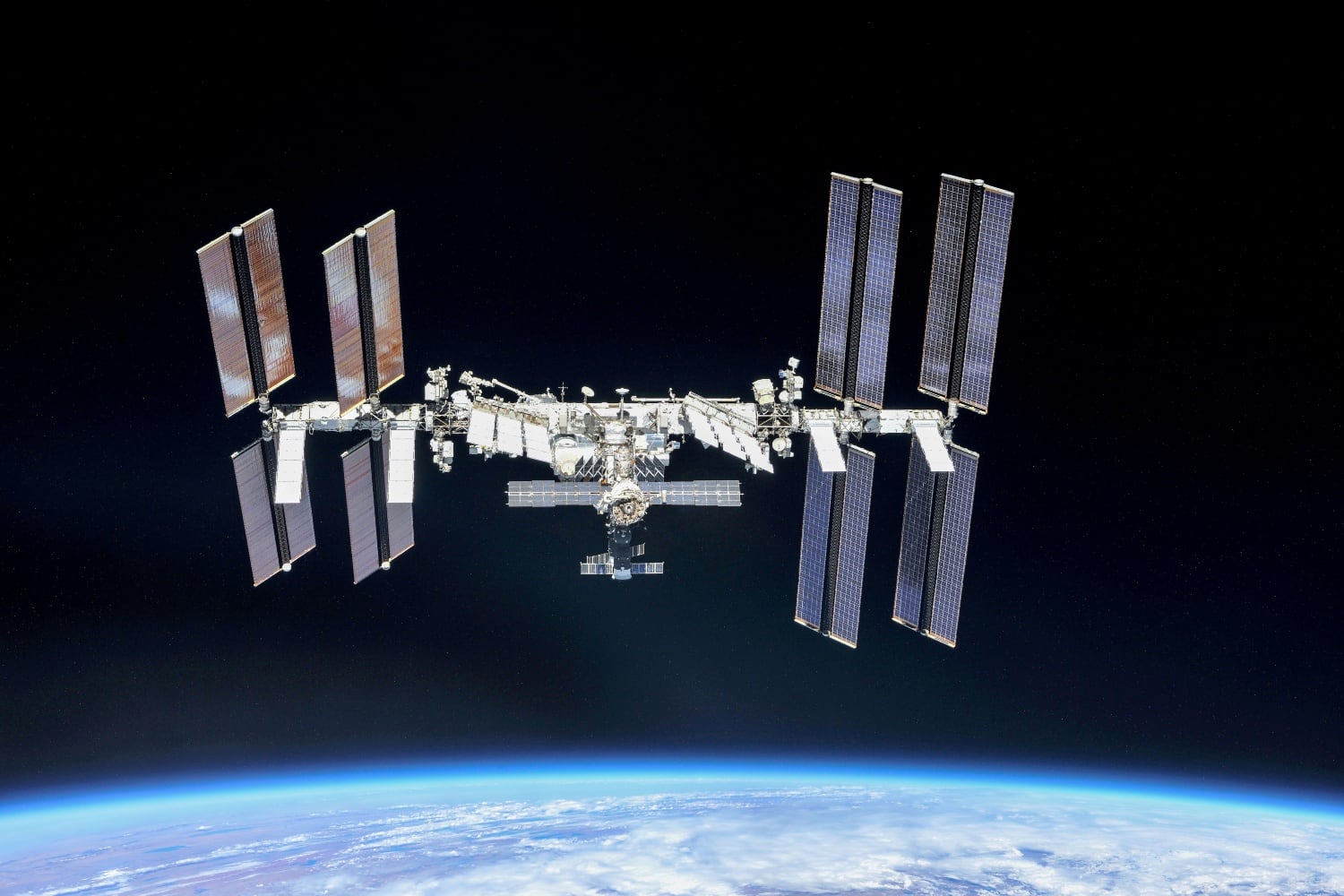 La NASA aísla a sus astronautas de la Estación Espacial Internacional mientras la agencia rusa repara fugas
