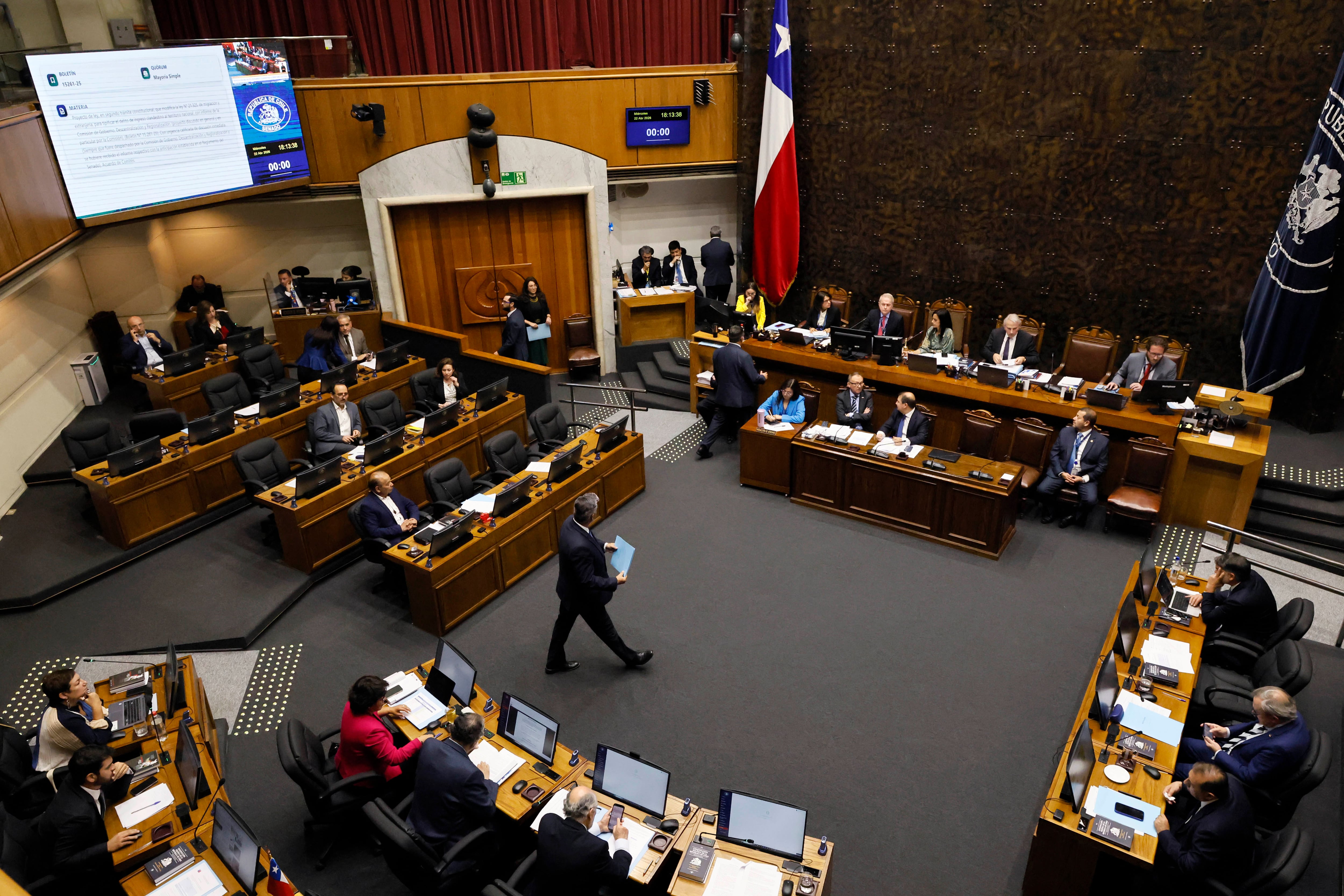"La derecha ha dicho con su voto que defiende a los delincuentes": Oposición fustiga rechazo en el Senado del levantamiento del secreto bancario
