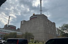 Ucrania y Rusia intercambian acusaciones por incendio en planta nuclear ocupada de Zaporiyia