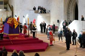 Líderes mundiales viajan a Londres para funeral de Isabel II