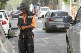 Ñuñoa cursó 587 multas por estacionamientos indebidos durante partido de la U en el Estadio Nacional