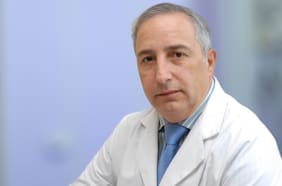 El médico chileno convocado por la OMS para tratar una de las enfermedades más letales del mundo ahora diseña un plan nacional