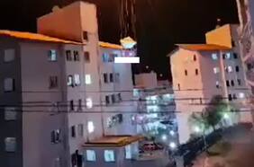 Un globo aerostático en llamas cae sobre un edificio en Brasil