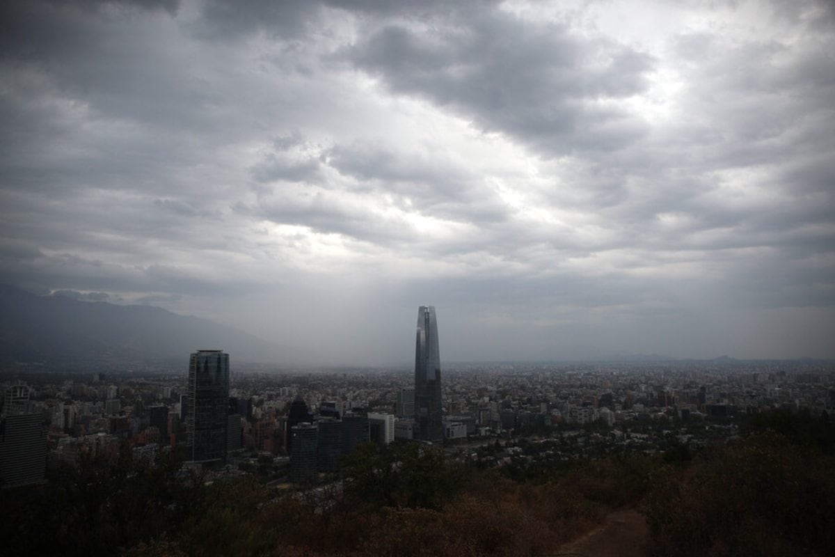 Fin de semana de lluvia en la Región Metropolitana: revisa aquí qué pasará durante el sistema frontal