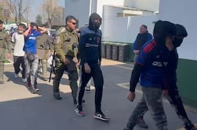 Gobierno presenta querella contra hinchas de la Universidad de Chile que se tomaron un bus Red