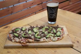 La Grifería, el nuevo bar de Santiago Centro con 20 salidas de schop artesanal