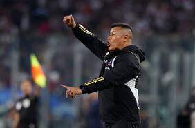 “No veo la polémica”: Jorge Almirón defiende a Carlos Palacios tras su deserción de la Roja