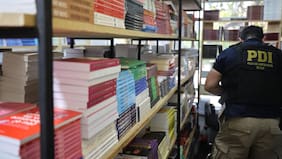 Decomisan más de 37 mil libros piratas en Santiago: “Es una situación que desborda el mundo del libro y la cultura”