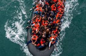 Presuntos traficantes de personas se enfrentarán a duras restricciones bajo las nuevas leyes de Reino Unido