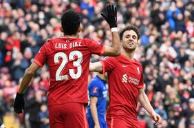 Tras críticas por no asistir al funeral: Luis Díaz reaparece y rompe en llanto en misa por Diogo Jota en Portugal