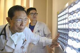 Epidemiólogo chino “héroe del SARS”: Pugna política con EE.UU. puede afectar investigación del origen del coronavirus