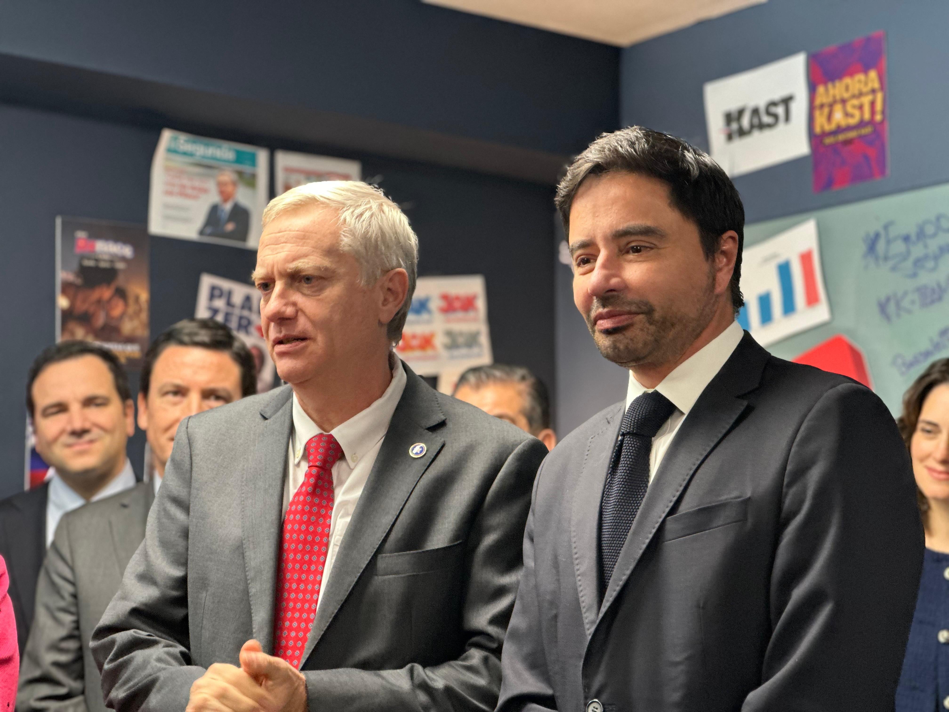En encuentro en La Araucanía: Carter discrepa de Kast ante solicitudes de despliegue militar en las calles