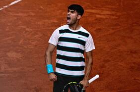 Carlos Alcaraz se mantiene firme en la carrera por el bicampeonato de Roland Garros