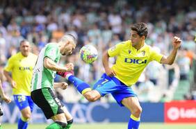 El Cadiz se impone sobre el Betis de los chilenos