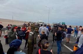 Tensión en la frontera con Perú: las dramáticas imágenes de migrantes que buscan salir de Chile