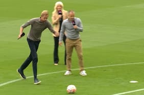 Peter Crouch vive un bochornoso blooper en plena transmisión del partido del Liverpool