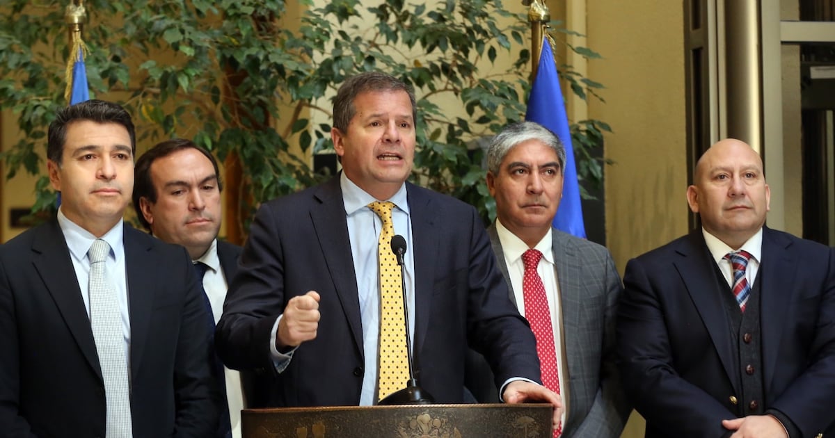 Bancada UDI presentará indicación para que dieta y asignaciones a expresidentes se paguen a partir de los 65 años