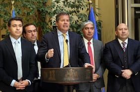 Bancada UDI presentará indicación para que dieta y asignaciones a expresidentes se paguen a partir de los 65 años