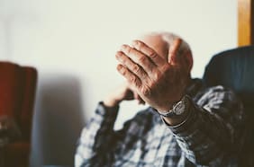 Las dos edades en las que envejecemos “de golpe”, según un estudio