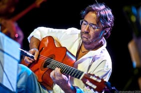 Al Di Meola regresa a Chile para presentarse en el Nescafé de las Artes