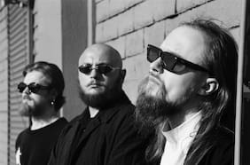 Molchat Doma, el fenómeno vuelve a Chile: “Acá la gente es más cálida, hace más locuras y cantan las canciones”