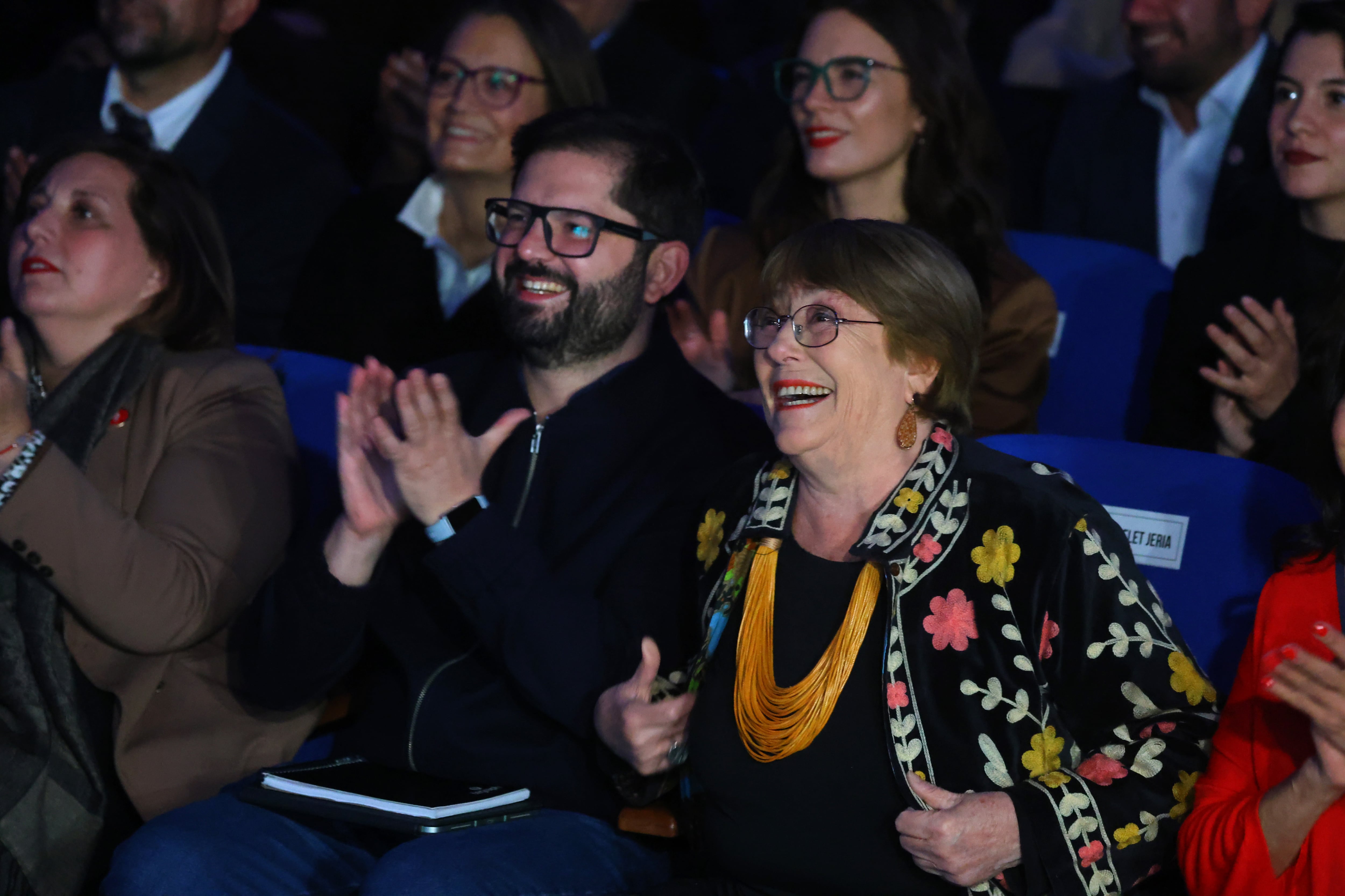 Bachelet llama a la unidad opositora en acto de desagravio y advierte que “voy a seguir aquí, aportando”