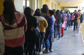 ¿A qué hora cierran las mesas de votación?