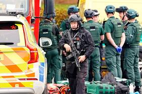 La Policía británica estima que uno de los fallecidos de la sinagoga de Manchester podría haber muerto por disparos de los propios agentes