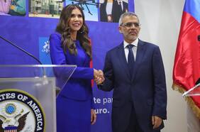 Se mantiene la Visa Waiver: secretaria de EE.UU. destaca los esfuerzos de Chile “para cumplir con el programa”