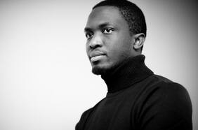 Escritor senegalés Mohamed Mbougar Sarr ofrecerá cátedra abierta en UDP