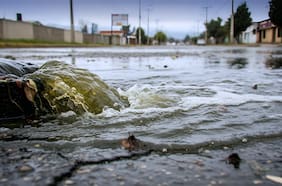 Rebalses constantes y reparaciones deficientes: Sernac oficia a Aguas Andinas y a SISS por graves problemas de alcantarillado en Lo Espejo