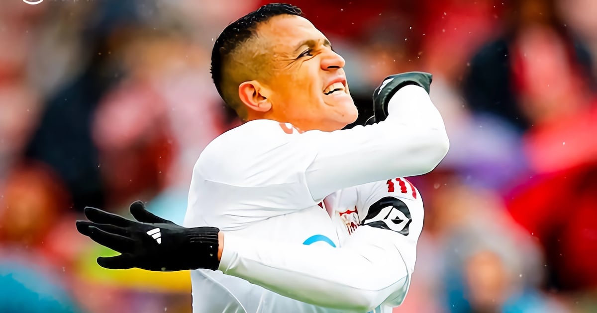 El grosero error de Alexis Sánchez que propició la apertura de la cuenta del Valencia ante el Sevilla