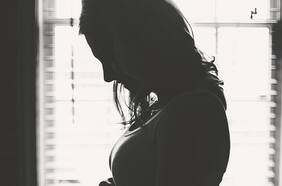 Vacunación en Chile: ¿Qué ocurre con embarazadas, mujeres en periodo de lactancia, y alérgicos?