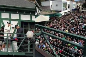 Desató la locura: así fue la sorpresiva presentación de Feid en pleno Providencia