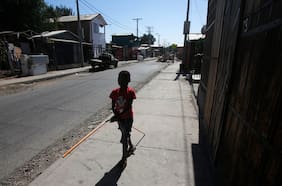 Cruce de información con bases de datos municipales: alcaldes de la RM abordan labores para localizar a niños haitianos