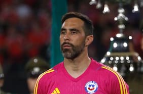 ¿Quién lo invitó a Lisboa? El enredo que provocó el homenaje a Claudio Bravo en el amistoso de la Roja frente a Portugal