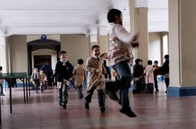 Negociar, ceder, ganar y perder: estudio chileno revela el desconocido valor del recreo